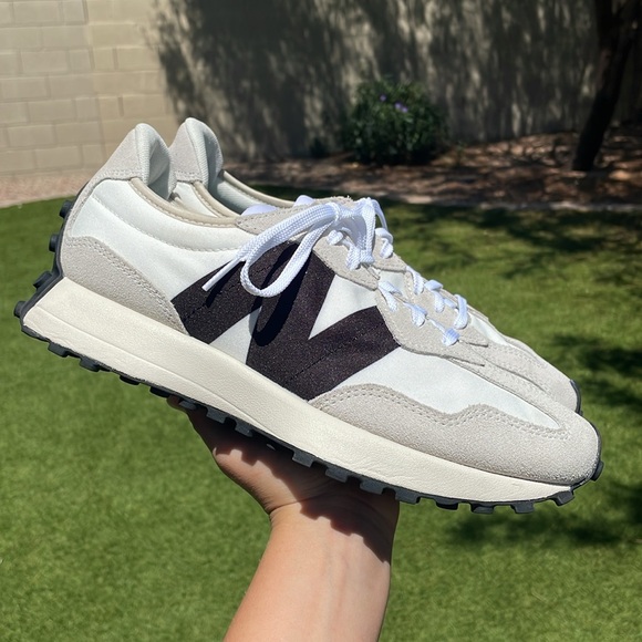 NEW BALANCE 327 Sneakers! - Picture 5 of 14